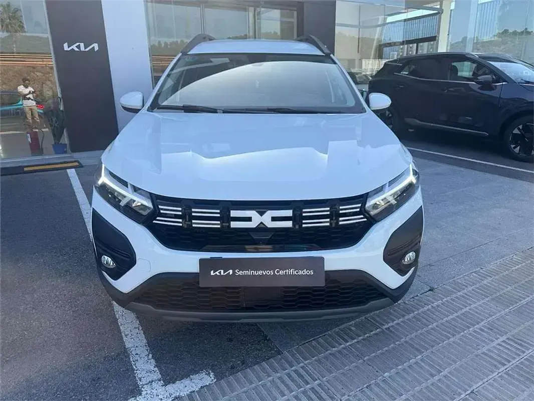 Usado Dacia Jogger Essentiel 101 CV (74 kW) 2023 Monovolumen