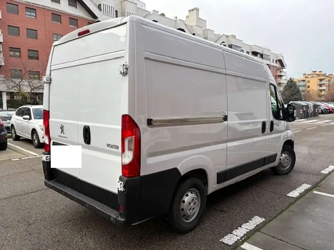 Usado Peugeot Boxer S 140 CV (102 kW) 2021 Blanco Van
