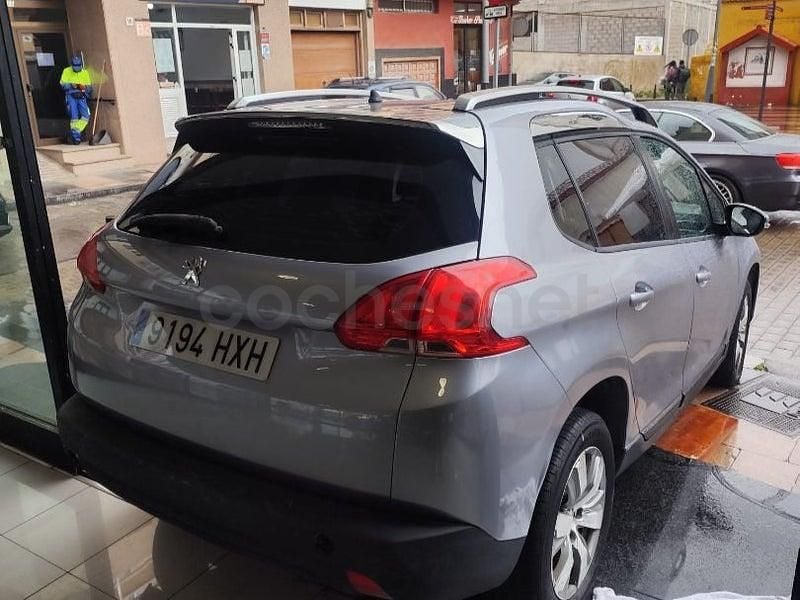 Usado Peugeot 2008 Active 82 CV (60 kW) 2014 Gris / plata SUV