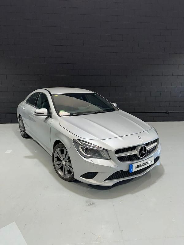 Usado Mercedes CLA220 Urban 171 CV (125 kW) 2014 Plateado Berlina