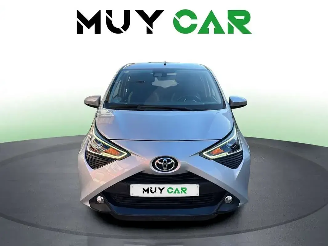 Usado Toyota Aygo X-cite 72 CV (52 kW) 2019 Gris Utilitario
