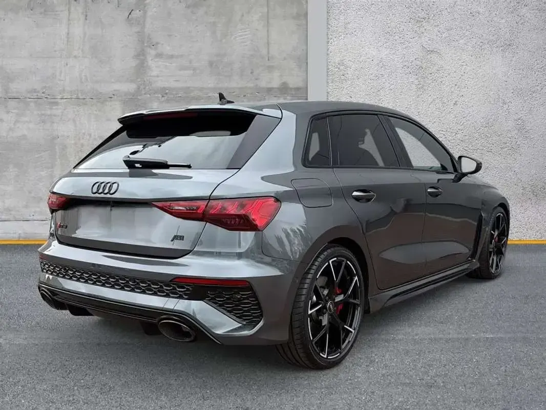 Usado Audi RS3 Sportback 400 CV (294 kW) 2024 Gris Utilitario