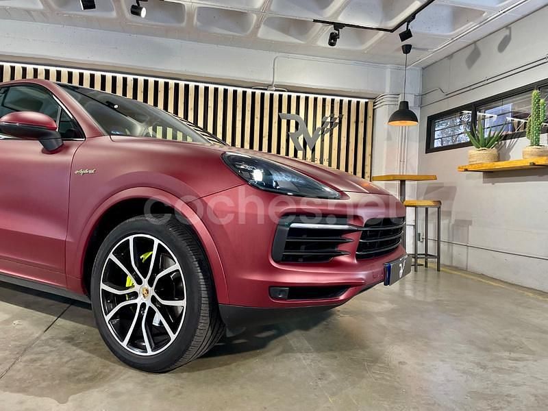 Käytetty Porsche Cayenne 462 HP (339 kW) 2020 Punainen Katumaasturi