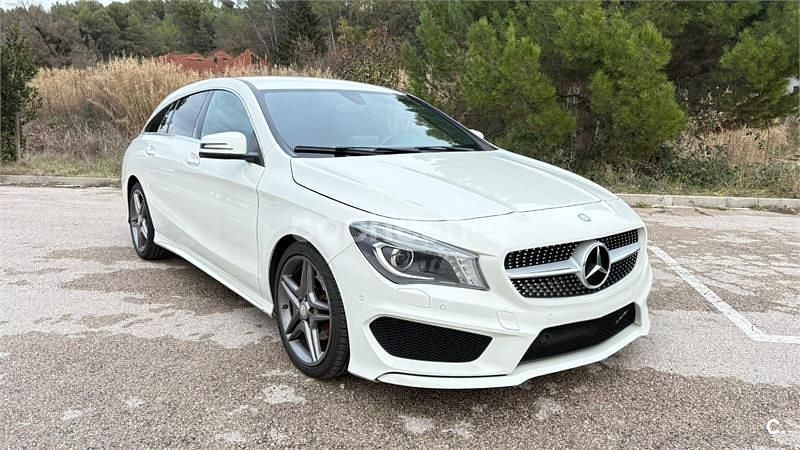 Usado Mercedes CLA200 Shooting Brake AMG line 136 CV (100 kW) 2016 Blanco Familiar
