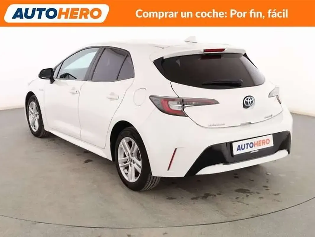 Używany Toyota Corolla Active 122 KM (89 kW) 2020 Biały Sedan/Limuzyna