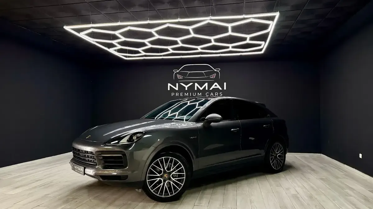 Usado Porsche Cayenne 462 CV (339 kW) 2020 Gris / plata SUV