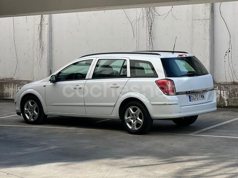 Usado Opel Astra Enjoy 100 CV (73 kW) 2007 Blanco Familiar