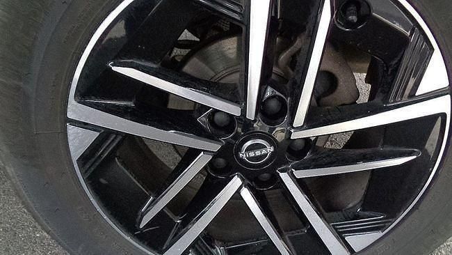 Usado Nissan Juke N-Connecta 114 CV (83 kW) 2025 Gris SUV