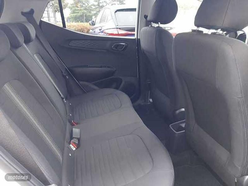 Usado Hyundai i10 67 CV (49 kW) 2024 Lumen gray Utilitario