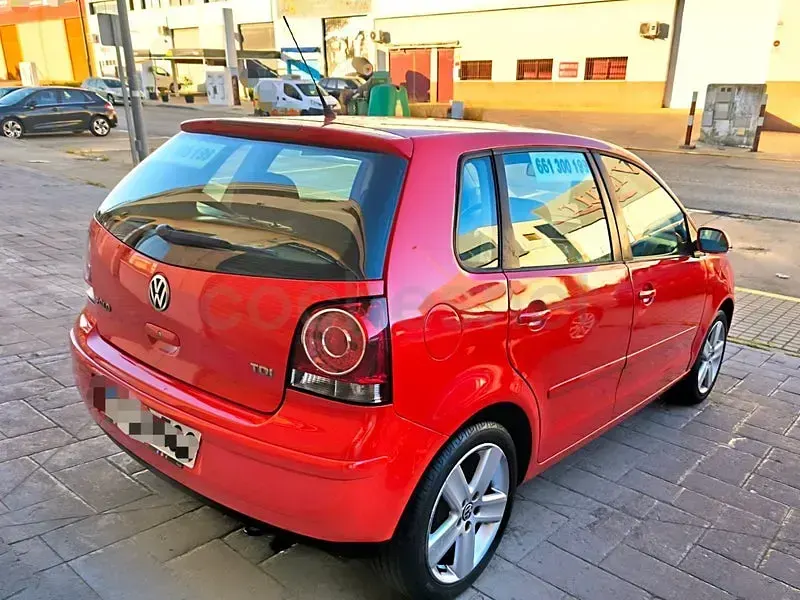Usado VW Polo Advance 70 CV (51 kW) 2006 Rojo Utilitario
