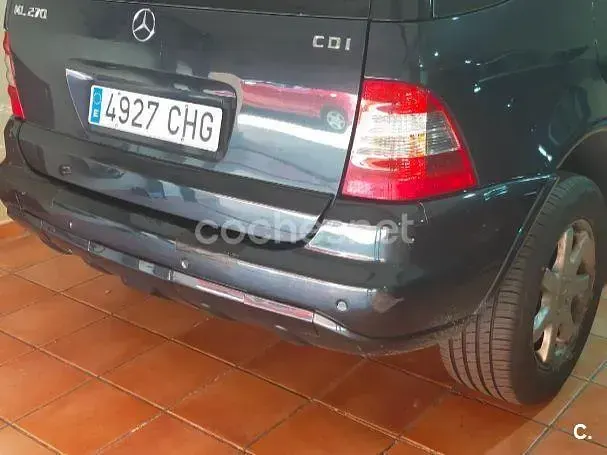Usado Mercedes ML270 163 CV (119 kW) 2003 Negro SUV