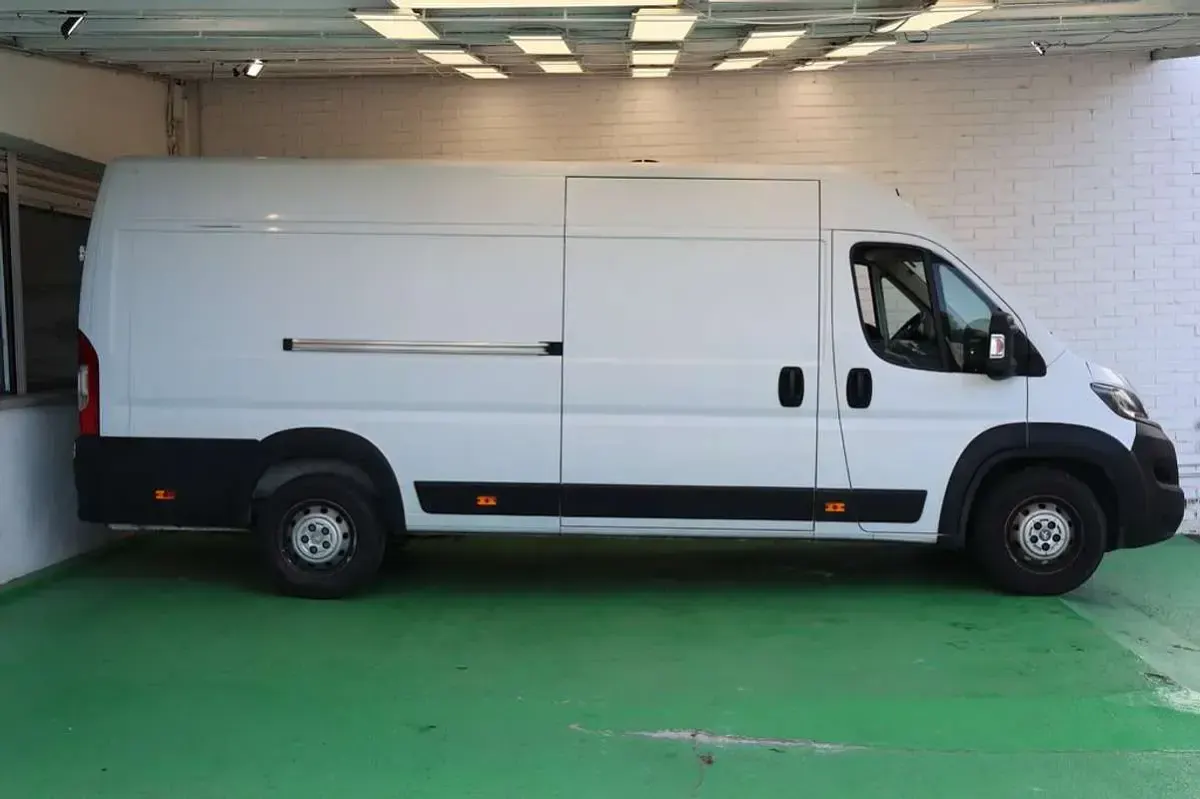 Usado Peugeot Boxer S 139 CV (102 kW) 2021 Blanco Van