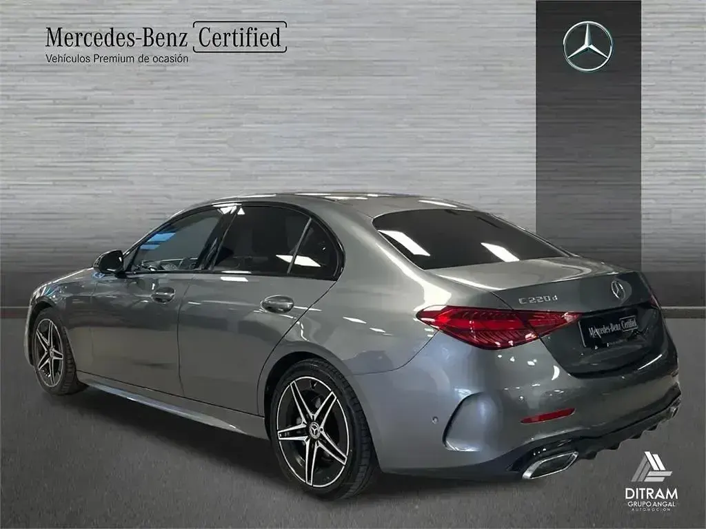 Usado Mercedes C220 200 HP (147 kW) 2024 Cinzento Sedan