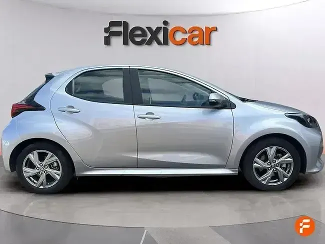 Gebraucht Toyota Yaris Hybrid Active 116 PS (85 kW) 2024 Grau Limousine