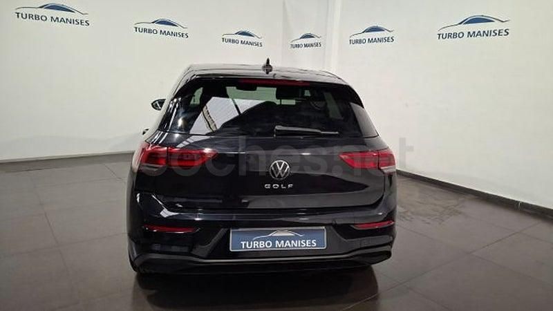 Usado VW Golf VIII Life 115 CV (84 kW) 2021 Blanco Berlina