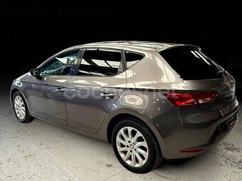 Usado Seat Leon Style 150 CV (110 kW) 2015 Gris / plata Berlina