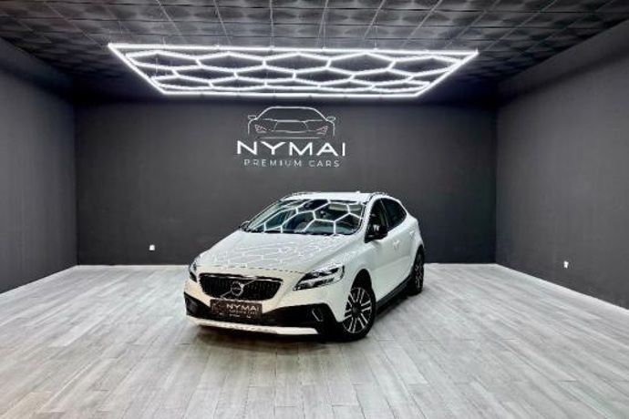 Blanco Usado 2017 Volvo V40 CC Momentum Familiar | 17.995 € (Un poco caro) - Imagen 1/4