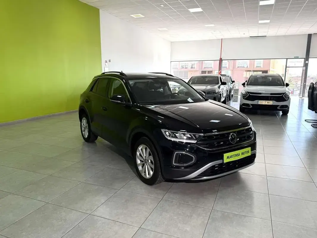Usado VW T-Roc Life 116 CV (85 kW) 2025 Negro SUV