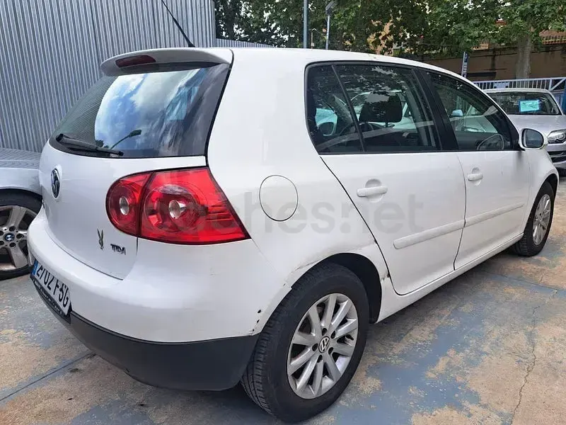 Usado VW Golf V 105 CV (77 kW) 2007 Blanco Berlina