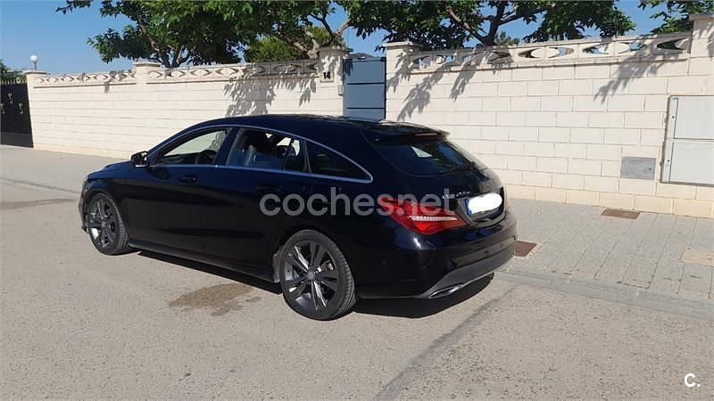 Usado Mercedes CLA200 Shooting Brake Urban 136 CV (100 kW) 2017 Negro Familiar