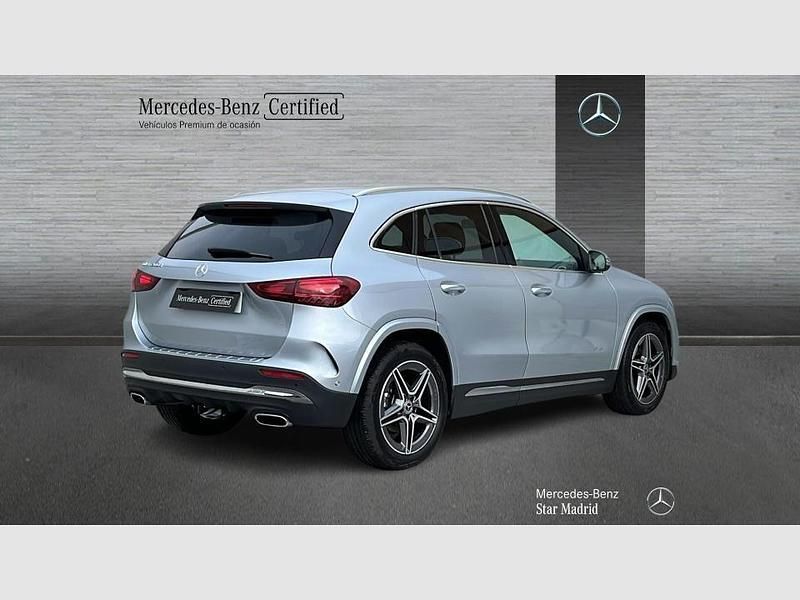Usado Mercedes GLA200 AMG line 150 CV (110 kW) 2025 Gris / plateado SUV
