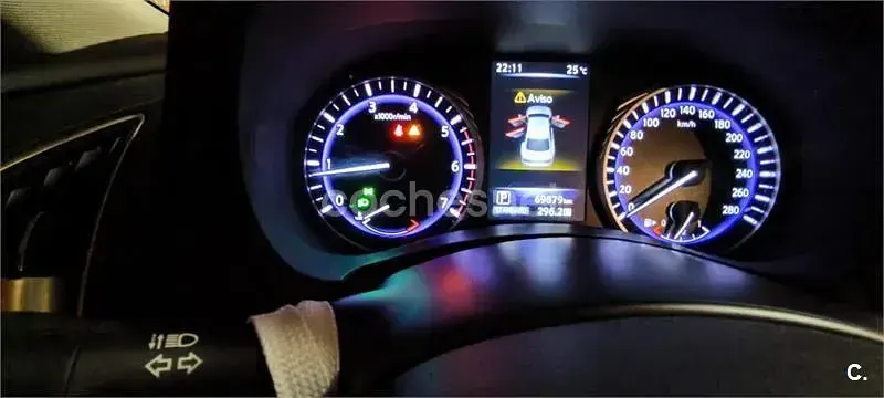 Usado Infiniti Q50 170 CV (125 kW) 2017 Negro Berlina