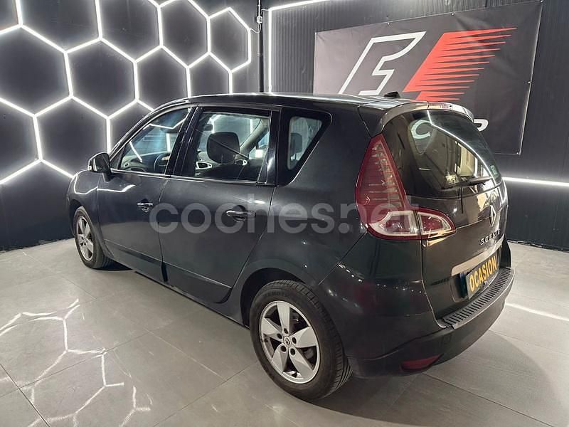 Usado Renault Scénic III 105 CV (77 kW) 2010 Negro Monovolumen