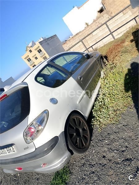 Blanco Usado 2003 Peugeot 206 Berlina | 2000 € - Imagen 1/4