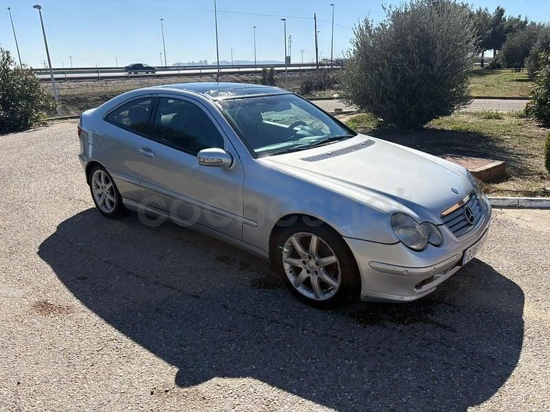 Usado Mercedes C220 143 CV (105 kW) 2001 Gris / plata Berlina