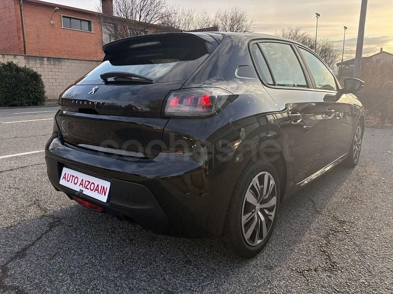 Usado Peugeot 208 Active 100 CV (73 kW) 2023 Negro Utilitario