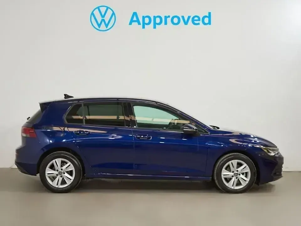 Usado VW Golf VIII Life 116 CV (85 kW) 2024 Azul Berlina