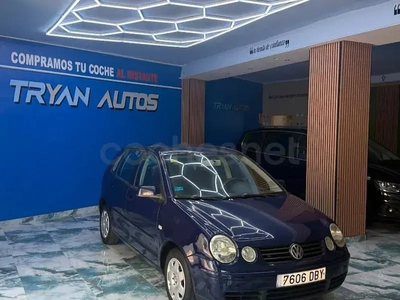 Usado VW Polo Highline 75 CV (55 kW) 2005 Azul Berlina