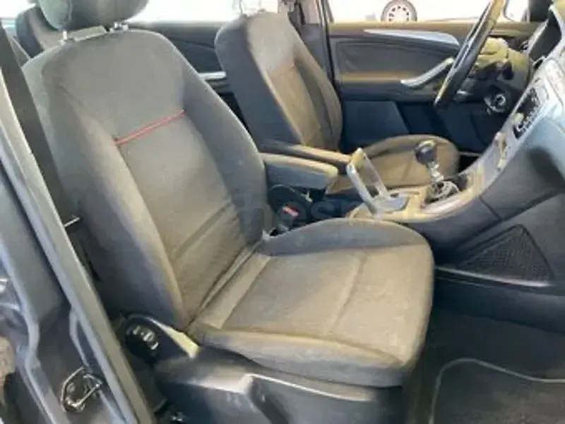 Usado Ford Galaxy Trend 125 CV (91 kW) 2009 Gris / plata Monovolumen