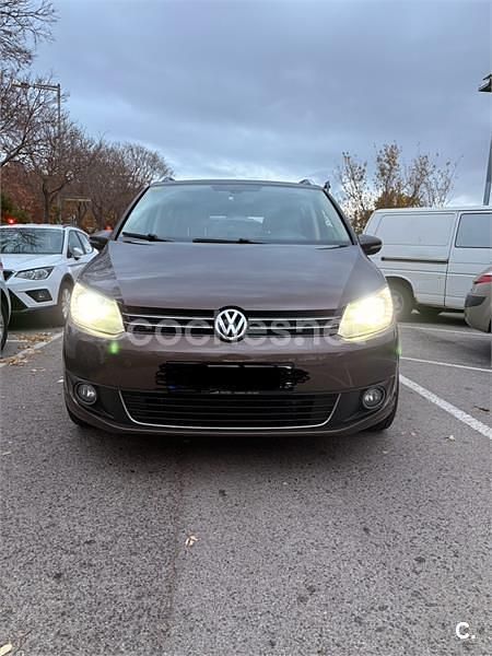 Usado VW Touran Advance 105 CV (77 kW) 2010 Granate Monovolumen