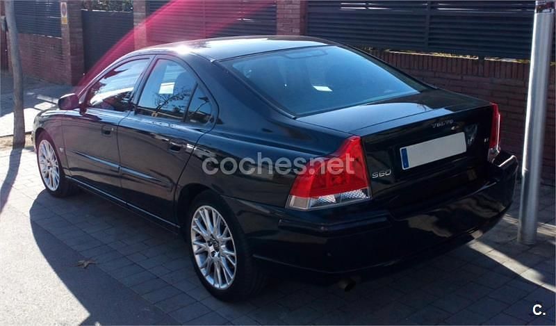 Usado Volvo S60 Momentum 163 CV (119 kW) 2005 Azul Berlina
