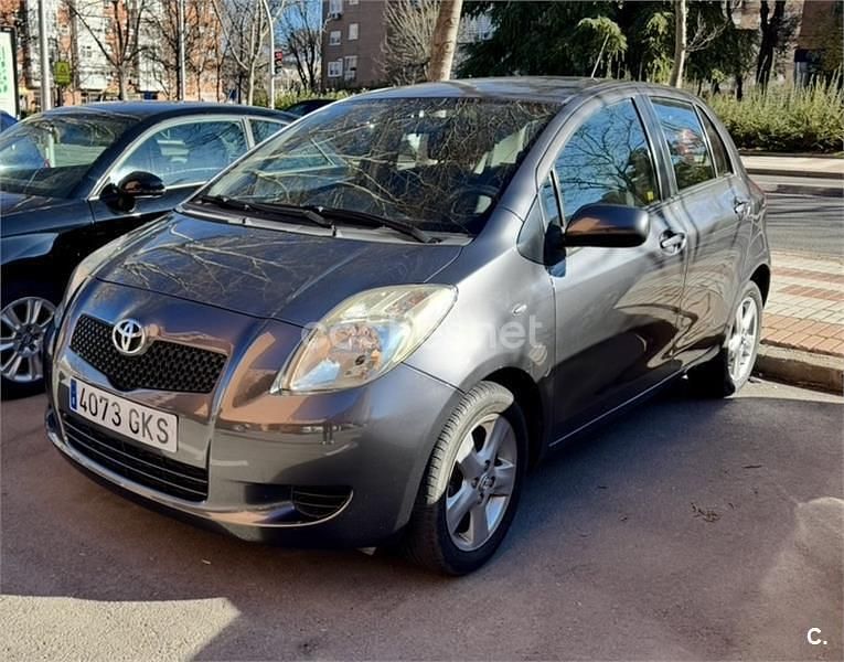 Usado Toyota Yaris 87 CV (63 kW) 2009 Gris / plata Utilitario