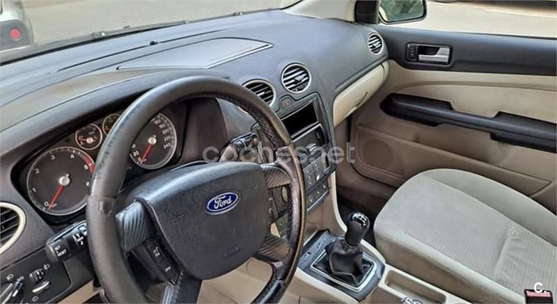 Usado Ford Focus Ghia 109 CV (80 kW) 2005 Negro Berlina