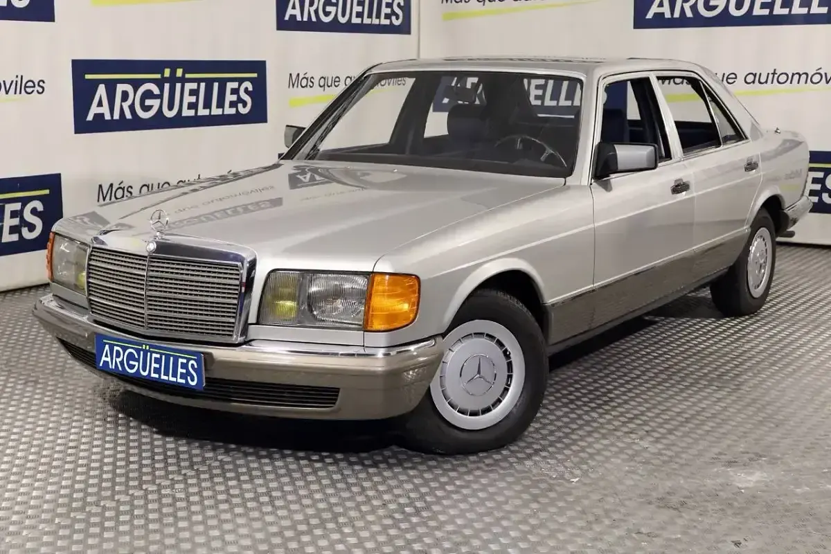 Käytetty Mercedes 280 154 HP (113 kW) 1984 Sedan