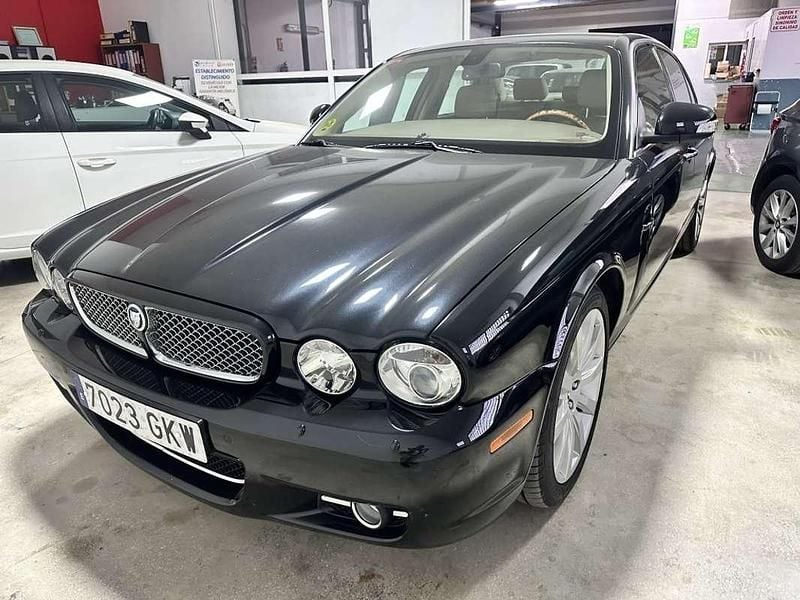 Usado Jaguar XJ6 Executive 207 CV (152 kW) 2009 Negro Berlina