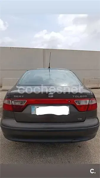 Usado Seat Toledo Stella 110 CV (80 kW) 2004 Gris / plata Berlina