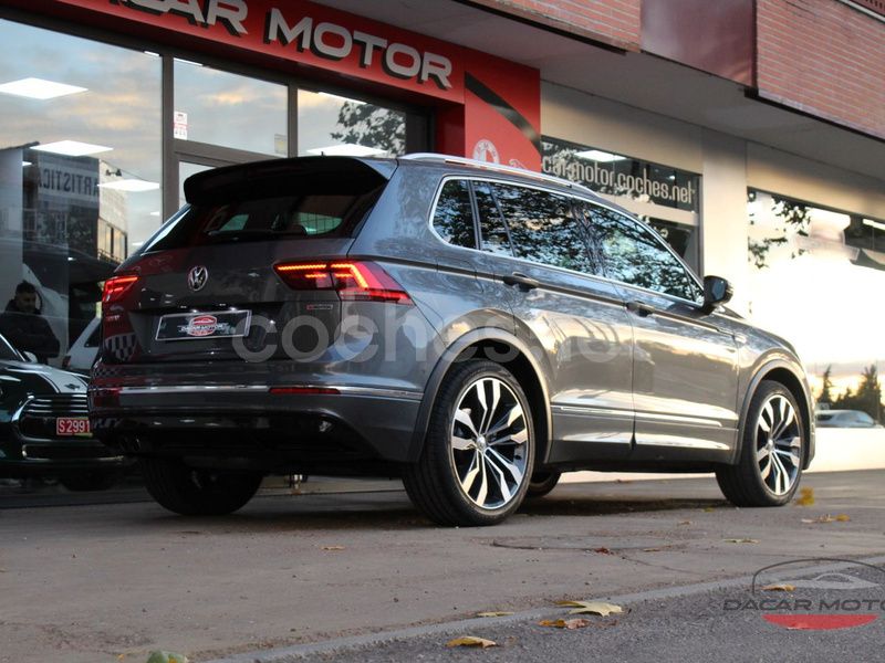 Usado VW Tiguan Sportline 190 CV (139 kW) 2018 Gris SUV