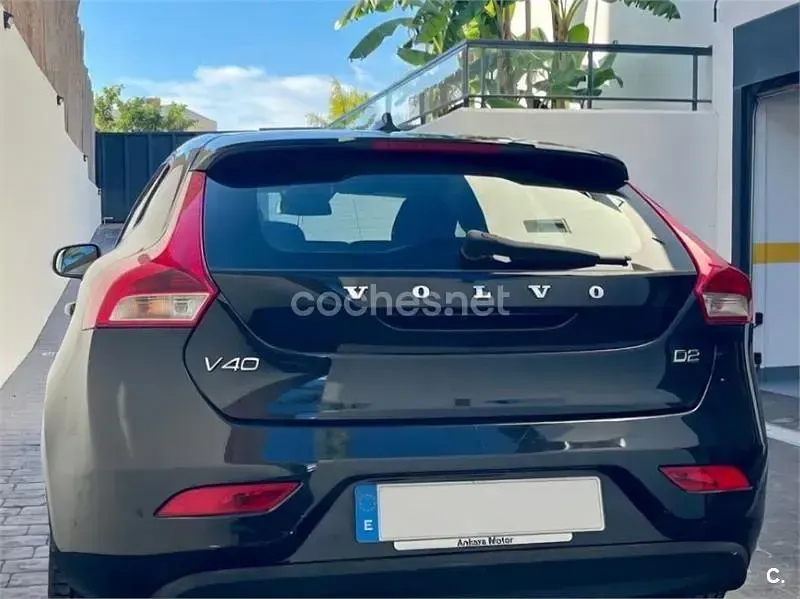 Usado Volvo V40 Kinetic 115 CV (84 kW) 2014 Negro Berlina