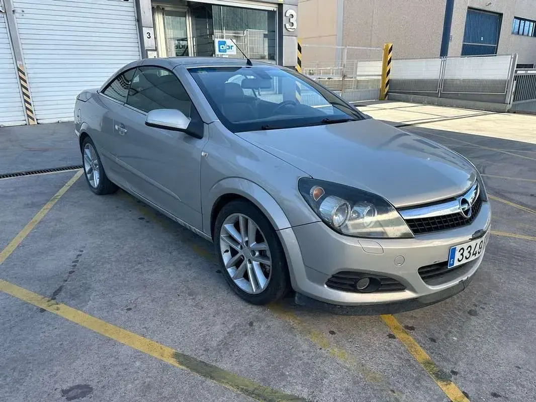 Usado Opel Astra Cabriolet Cosmo 150 CV (110 kW) 2007 Beige Descapotable