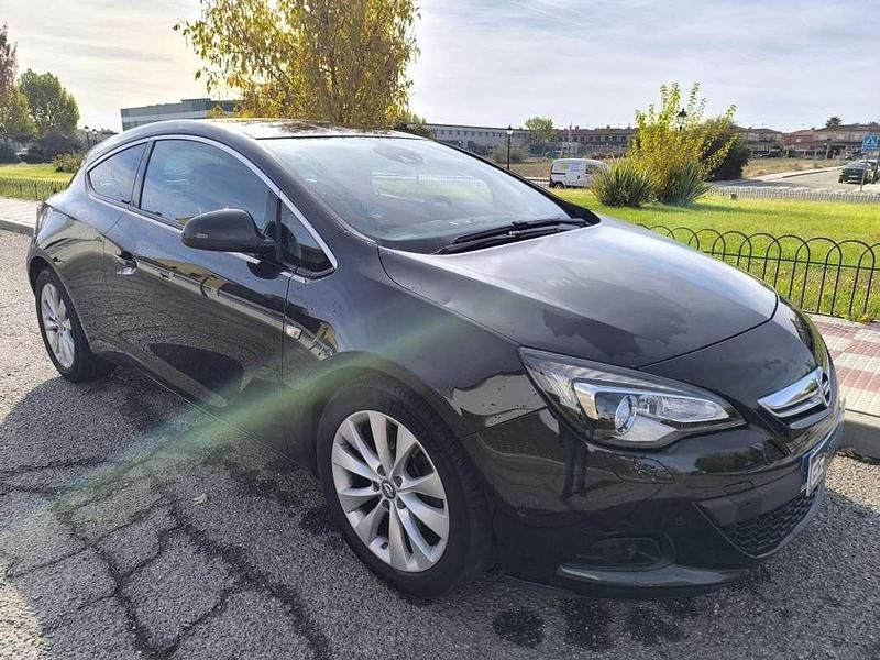 Marrón Usado 2016 Opel Astra GTC Sportive Utilitario | 10.500 € (Precio justo) - Imagen 1/4
