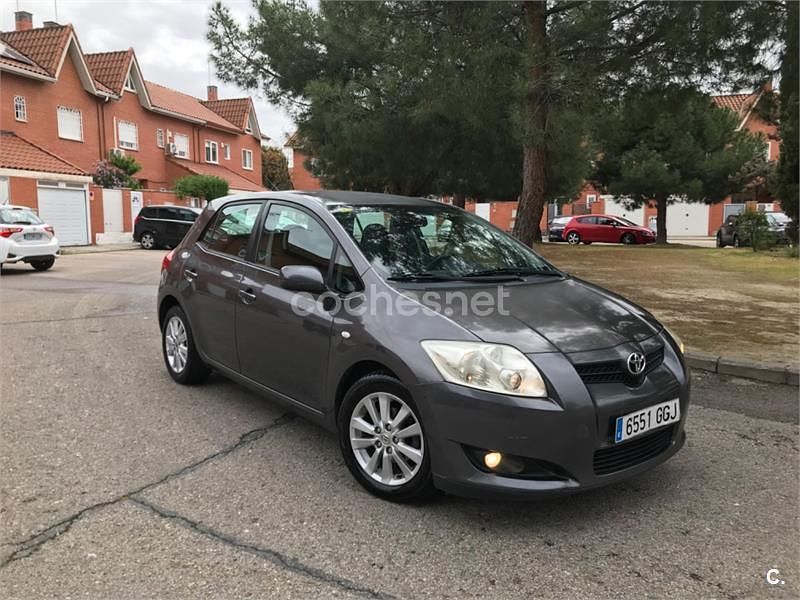Usado Toyota Auris Luna 124 CV (91 kW) 2008 Gris / plata Utilitario