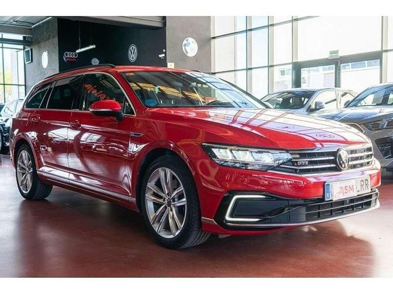 Begagnad VW Passat GTE 218 HK (160 kW) 2021 Röd Kombi