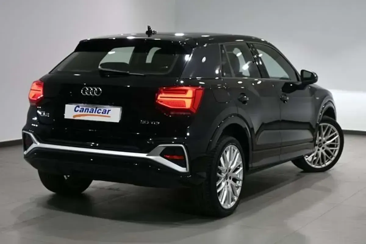 Usado Audi Q2 S-Line 116 CV (85 kW) 2024 Negro SUV