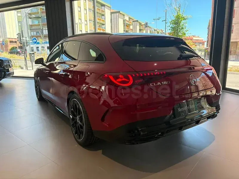 Nuevo Mercedes CLA180 136 CV (100 kW) 2026 Rojo Familiar