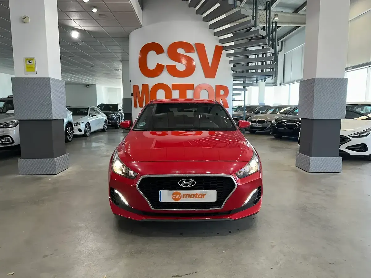 Usado Hyundai i30 GO! 136 CV (100 kW) 2019 Rojo Utilitario