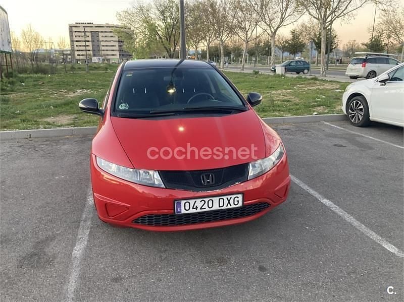 Usado Honda Civic Comfort 140 CV (102 kW) 2006 Rojo Berlina